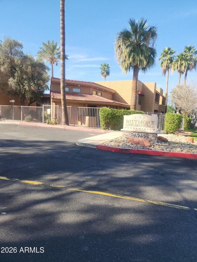 Building Photo - 2625 E Indian School Rd