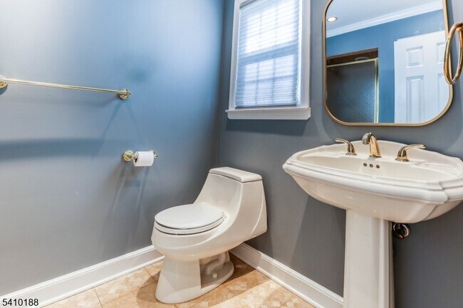 Building Photo - 11 Wordsworth Rd