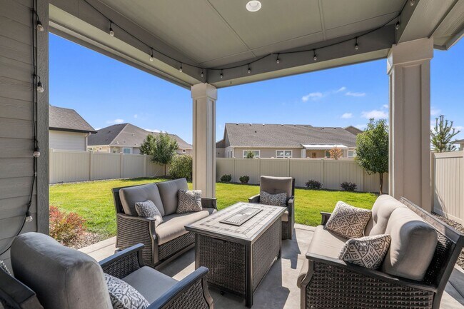 Building Photo - Beautiful 4 bed 2.5 bath home