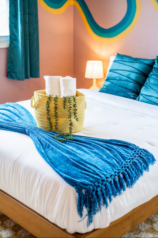 Building Photo - 615 N Staats Dr