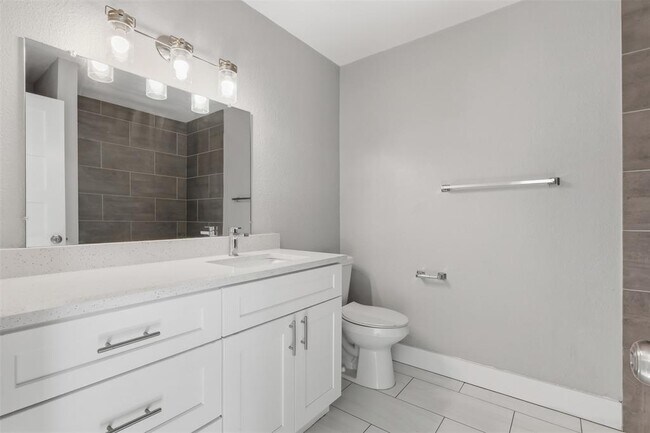 Building Photo - 5202 Nuckols Crossing Rd