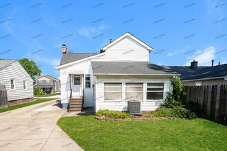 Building Photo - 1662 Crestwood Rd