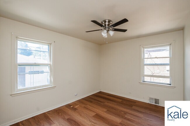 Building Photo - 3719 W 81st Pl