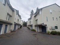 Building Photo - Bright, Spacious Townhome with Stylish Upgrades in Pinehurst/Roosevelt