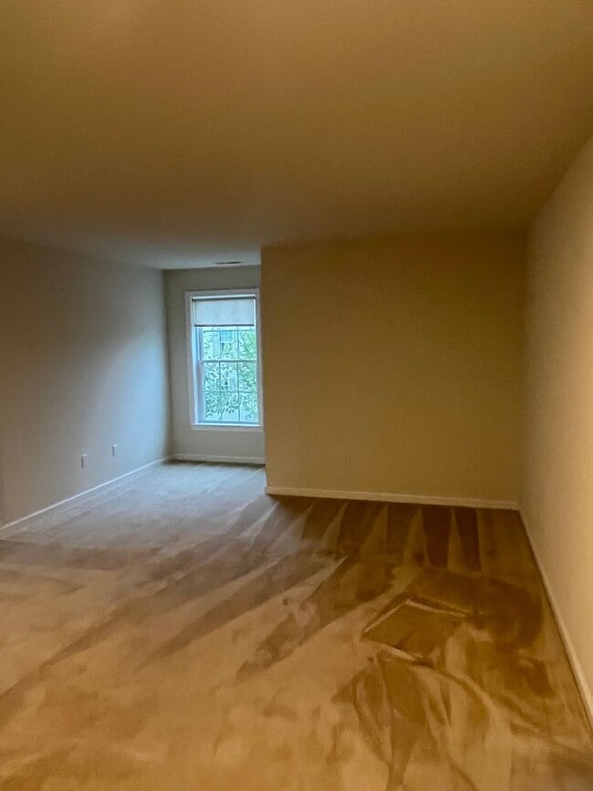 Building Photo - Large Executive 5 Br 3.5 Bath Home in Weymouth's Union Point Neighborhood