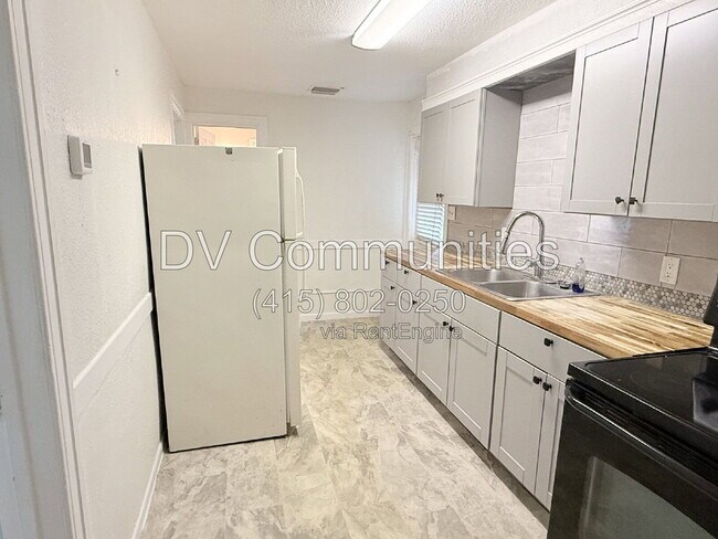 Building Photo - 776 27th Ave N