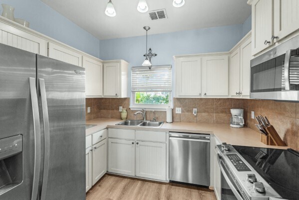 Building Photo - 15325 Bonasse Ct