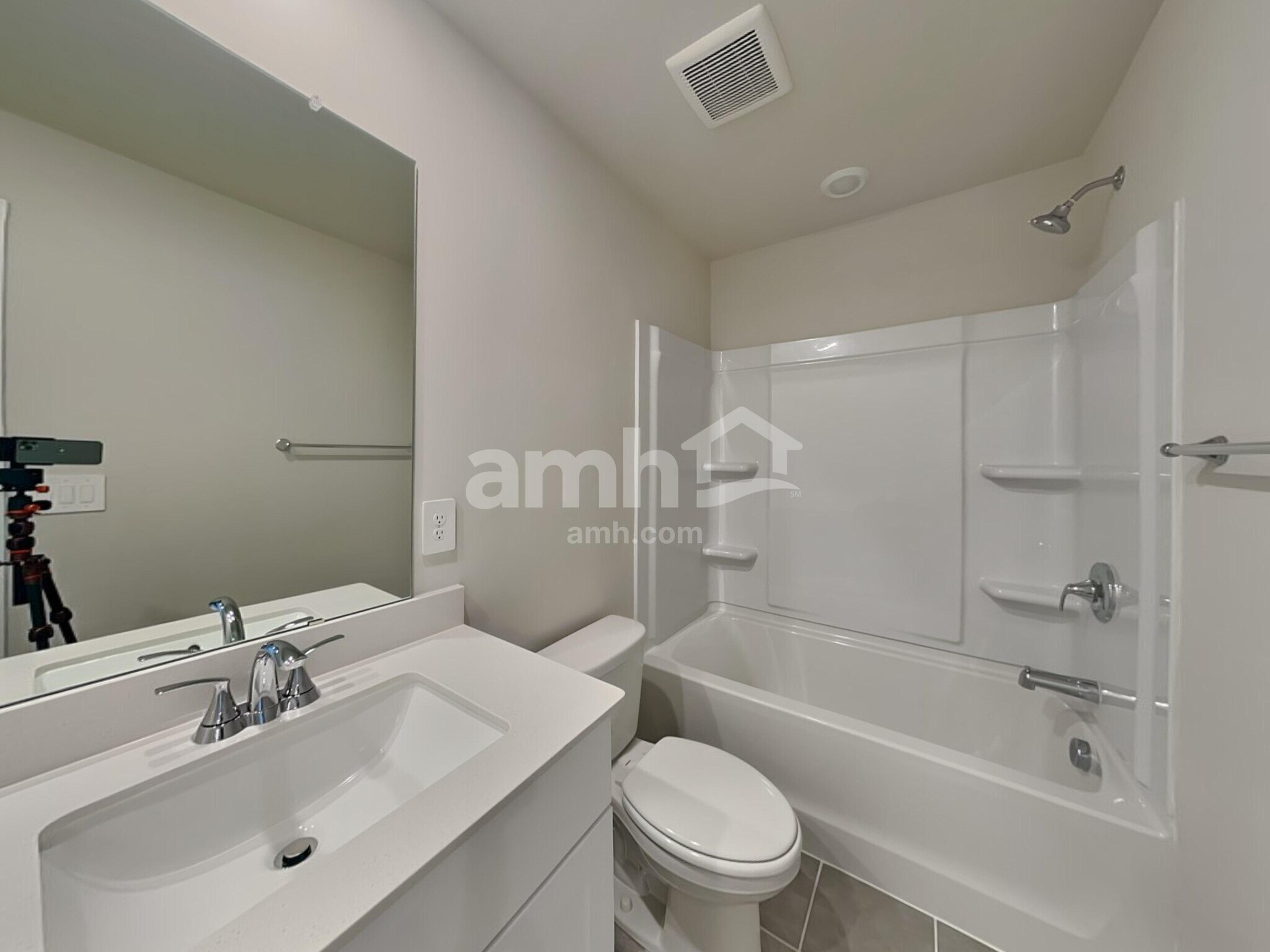 Building Photo - 758 Treeline Rd