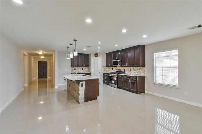 Building Photo - 7718 Shavano Ln
