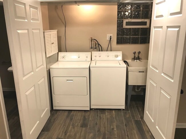 Building Photo - 819 Tomawadee Dr