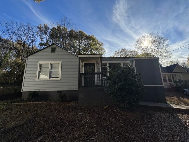 Building Photo - 2/1 House in East Rome with bonus room- $995