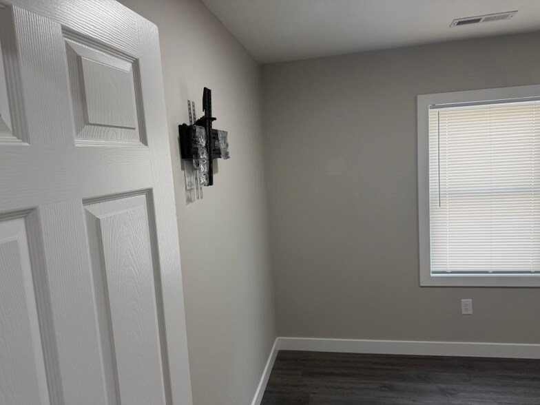 Building Photo - 3221 August Ave