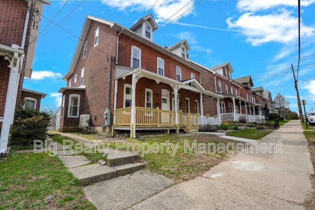 Building Photo - 228 Bridge St