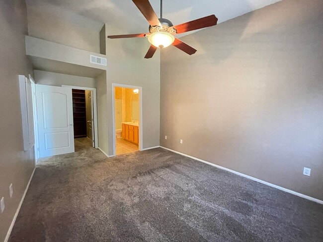 Building Photo - Mission Ridge Condos-Gorgeous 2nd Floor Un...