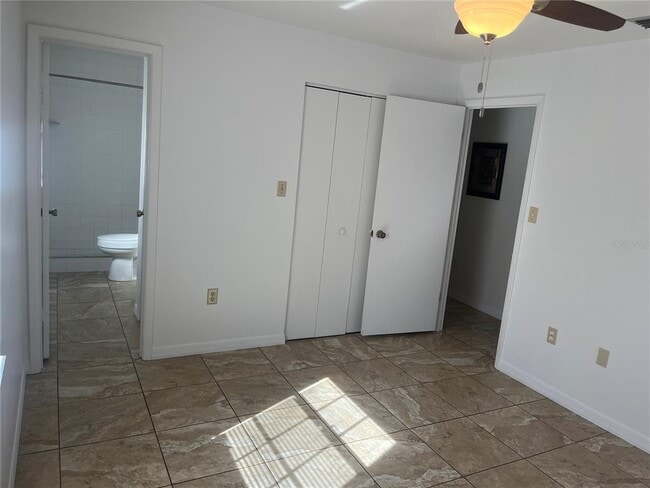 Building Photo - 2330 NE 41st St