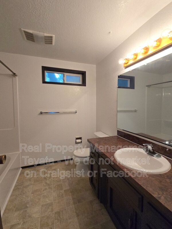 Building Photo - Hillspring Rd (1453)