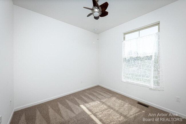 Building Photo - 8389 Ardmoor Dr