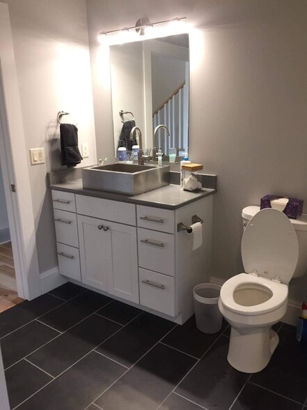 Building Photo - 19 5th Ave