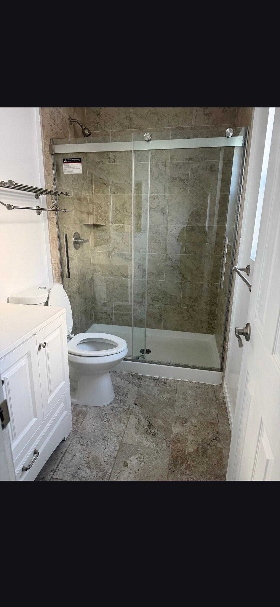 Building Photo - 512 E Ave