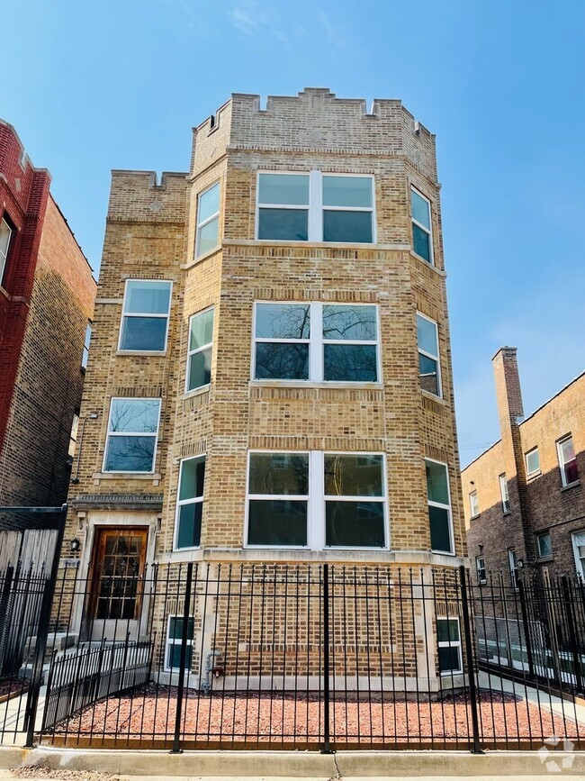 Building Photo - 7408 N Hoyne Ave