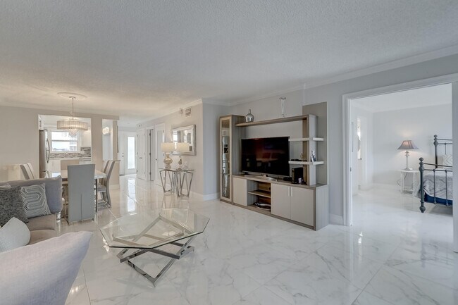 Building Photo - 3114 S Ocean Blvd