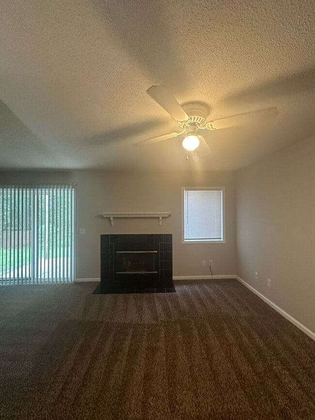 Building Photo - Rolling Acres!! END UNIT...