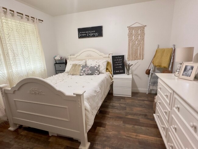 Building Photo - 825 Banyan Dr