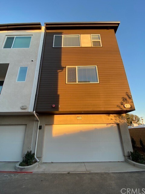 Building Photo - 8348 N Canby Pl