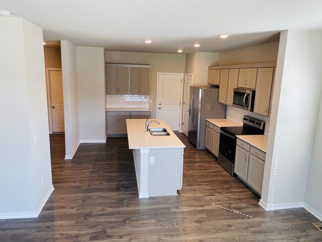 Building Photo - 2302 SW Plaza Pkwy