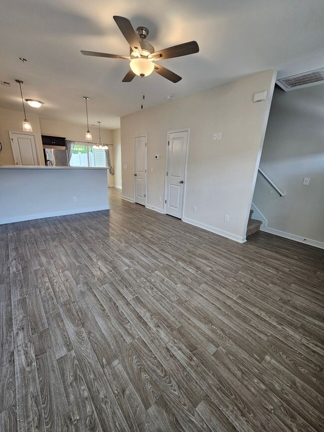 Building Photo - 3 Year Old Townhome in Marshall Farm!