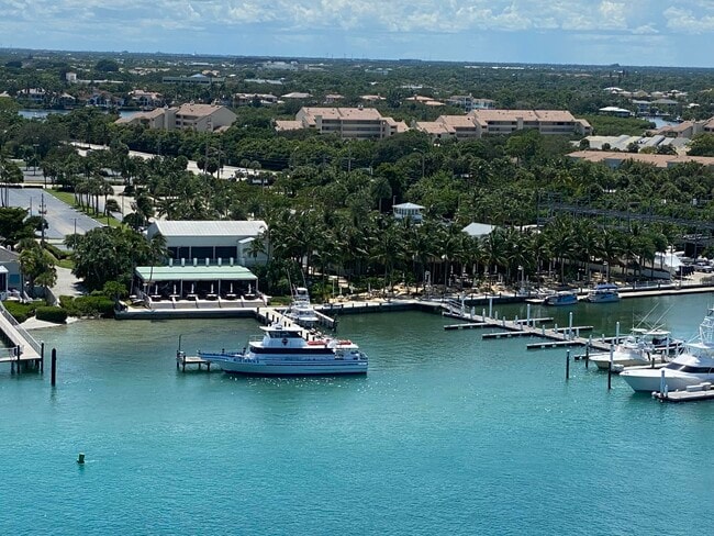 Building Photo - 145 Beacon Ln