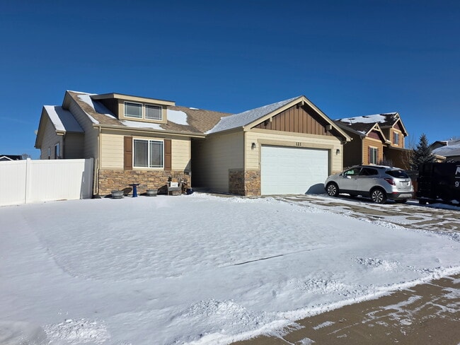 Building Photo - 121 Primrose Ct