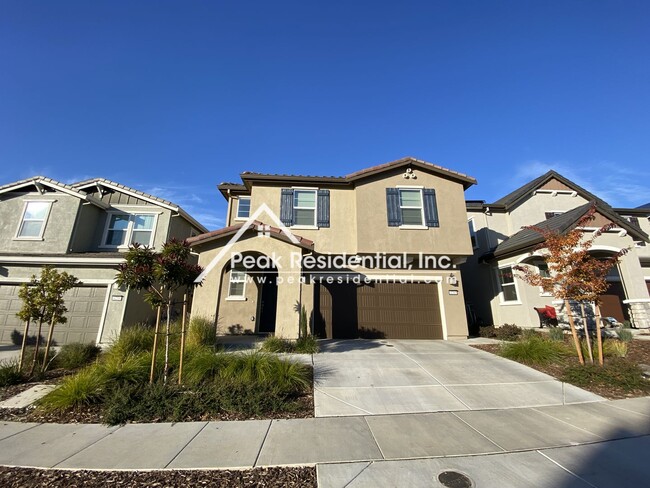 Primary Photo - Newer 4bd/2.5ba Folsom Home with 2 Car Garage