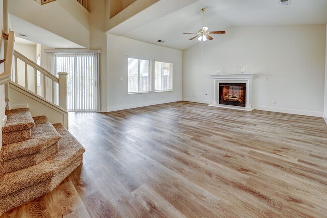 Building Photo - Large Home within Clovis Unified