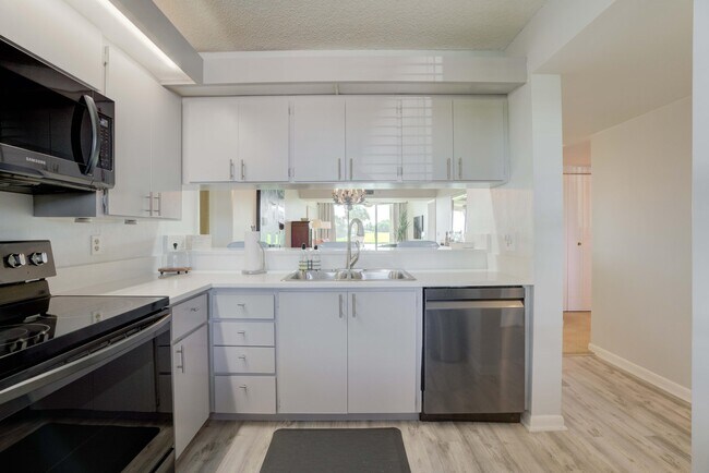 Building Photo - 201 S Seas Dr