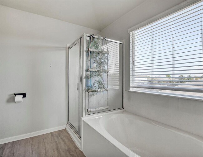 Building Photo - 215 Wildcat Dr