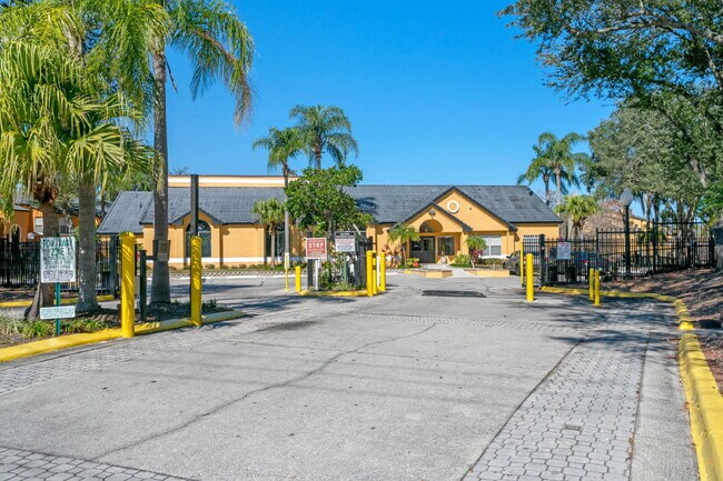 Building Photo - Charming 1-Bedroom Condo Retreat in Orlando - Conveniently Located!