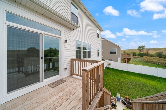 Building Photo - 356 S Pointe Ave