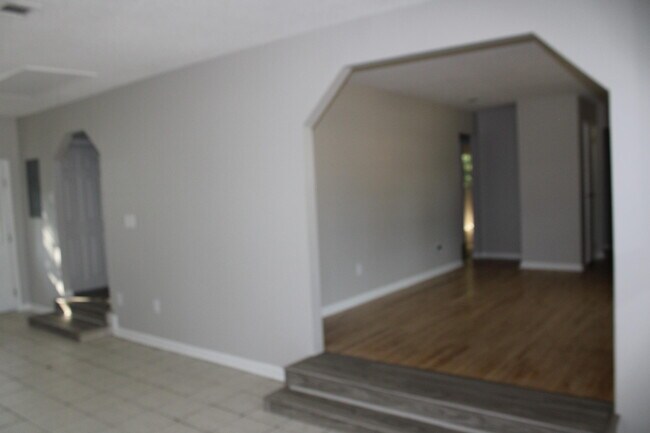 Building Photo - 3332 Hillis Rd