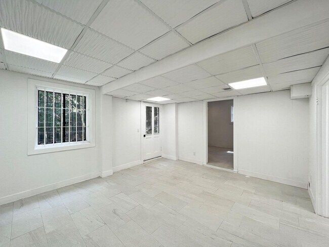Building Photo - 85 Fagan Dr