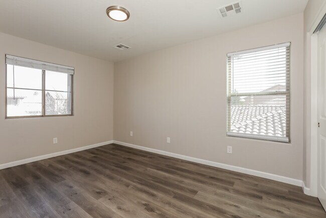 Building Photo - 4515 E Oxford Ln