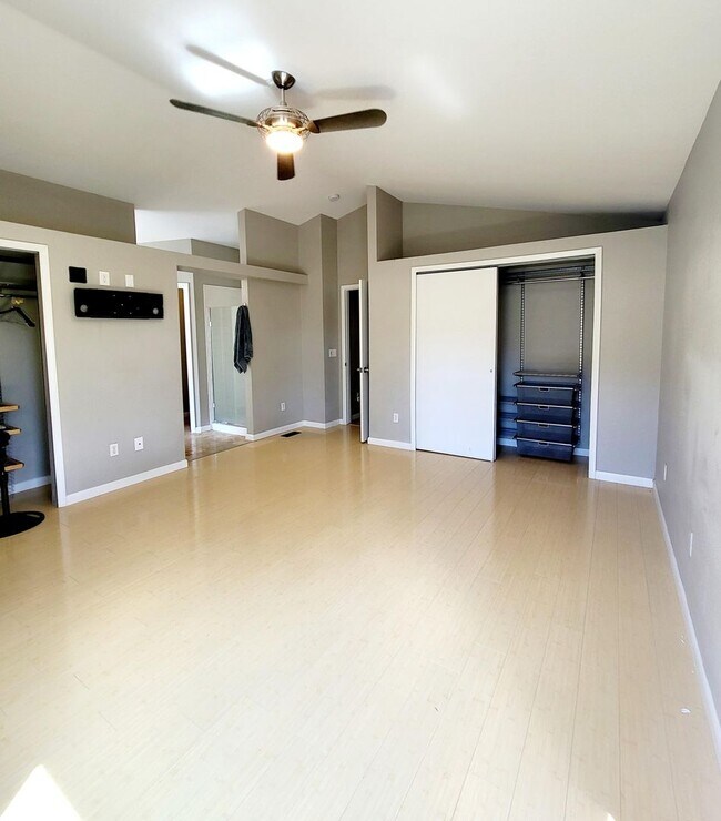 Building Photo - Well maintained 4 bedroom home on west side!