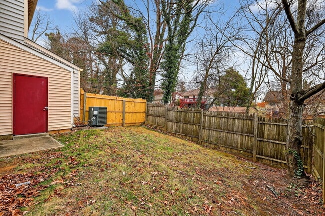 Building Photo - 2710 Red Oak Ln