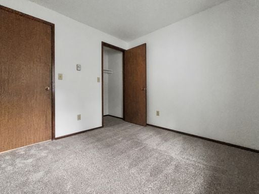 Building Photo - AVAILABLE NOW! Limited Offer: Half Off One Month Rent | Updated Kingsgate Home with Fireplace & F...