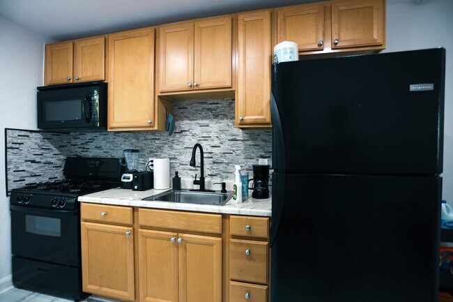 Kitchen - 6107 Parkway Dr