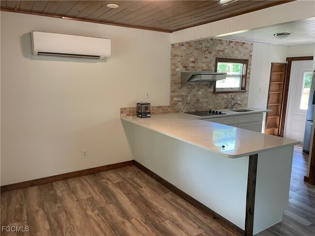 Building Photo - 784 Oak St