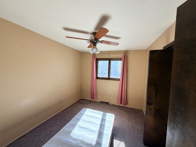 Building Photo - 2450 Porter St SW