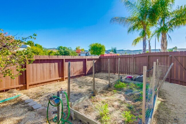 Building Photo - Single Level Poway Home on a Corner Lot