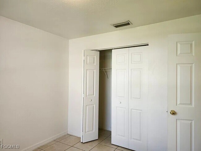 Primary Photo - 1122 Harry Ave S