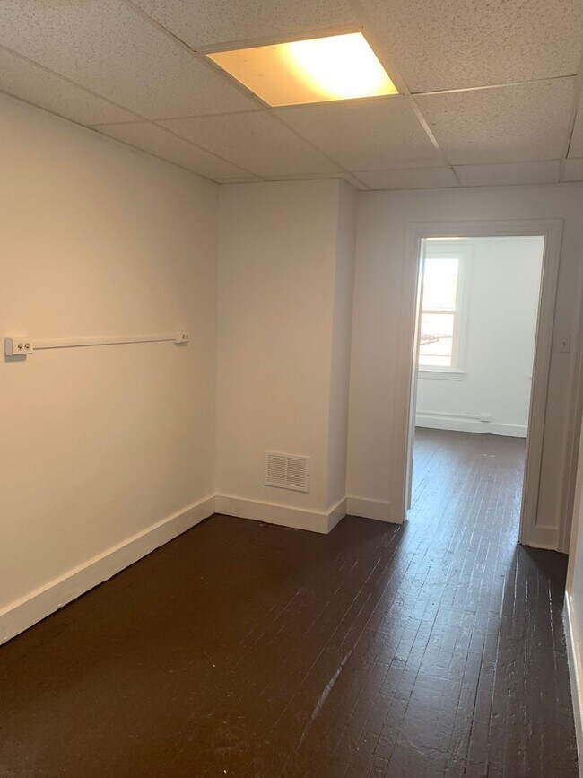 Building Photo - York City-4 Bedroom 1 Bath House